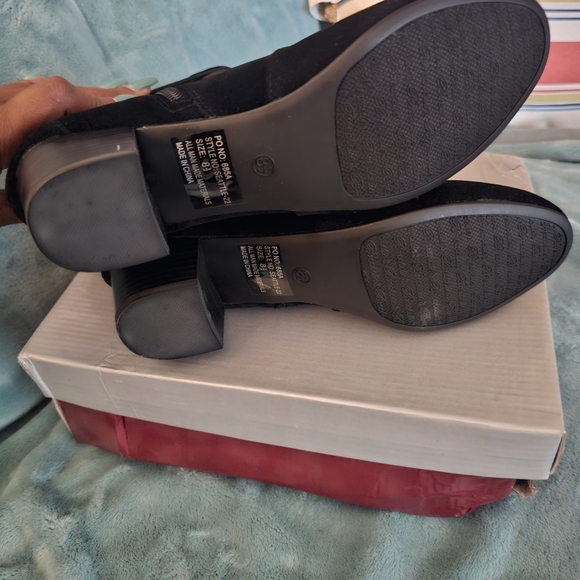 Breckelles Black Ankle Booties with Tassel Accent - Picture 4 of 10